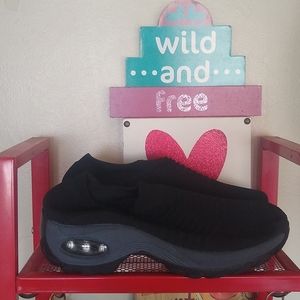 Hypersoft Black Walking Shoes